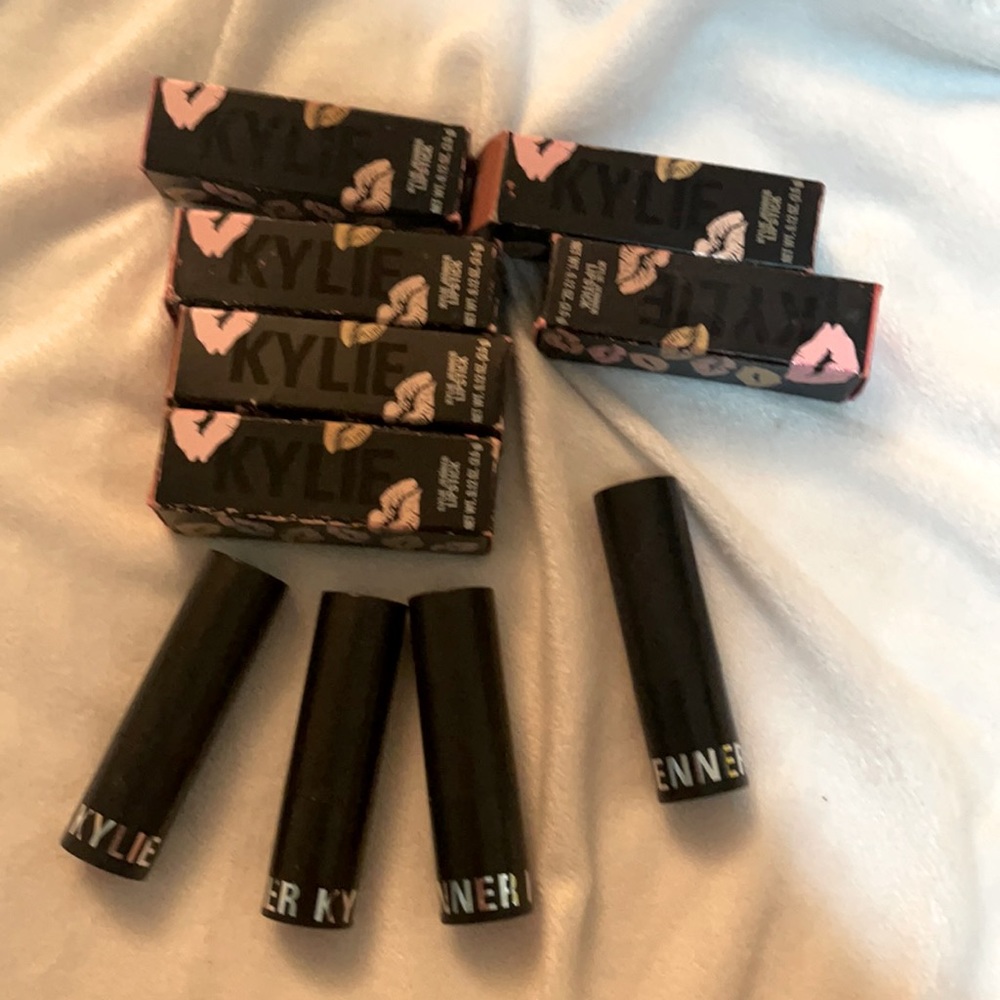 KYLIE CREME LIPSTICK
